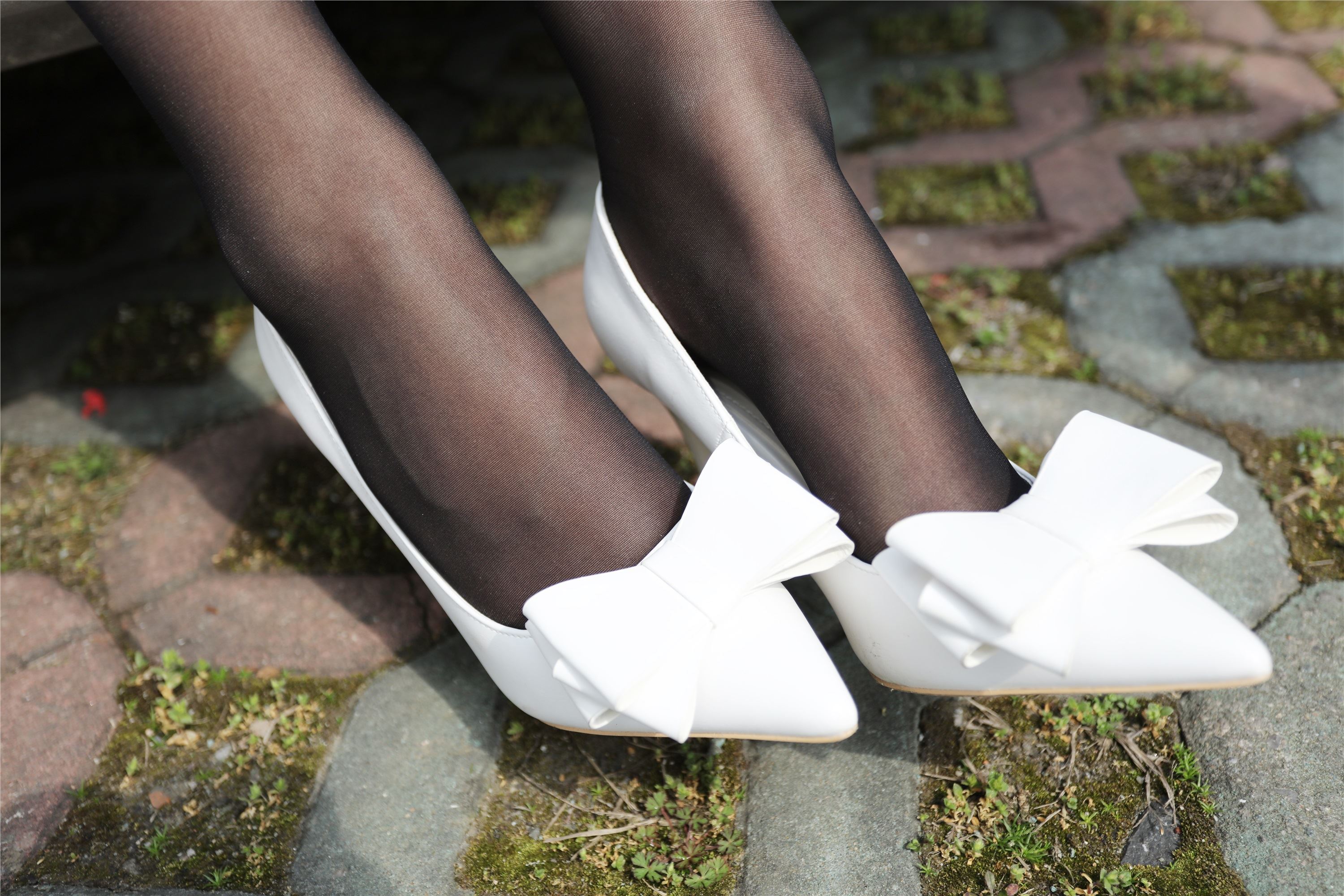 奈丝写真 NO.043 高高-刚好到臀的白色西装